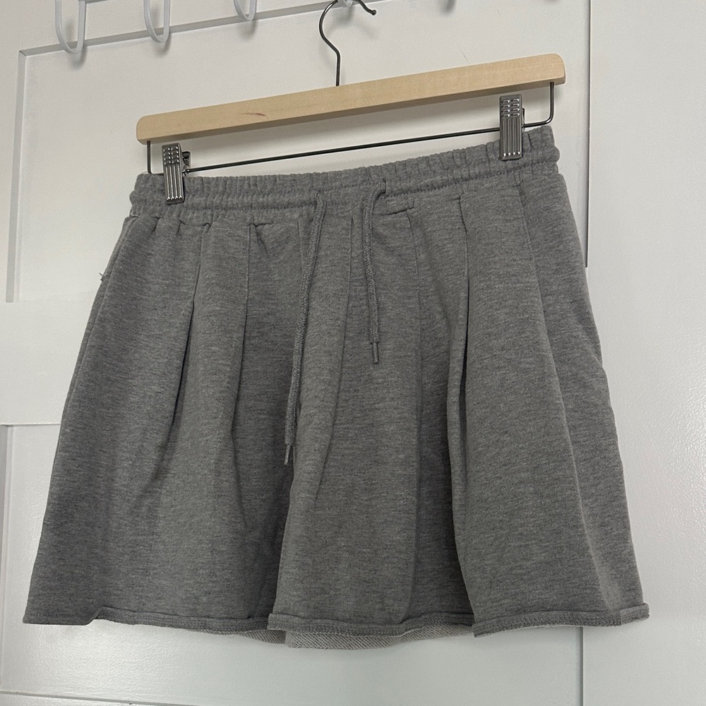Forever 21 Gray Pleated Skirt